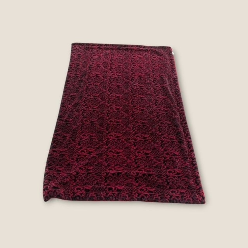 Simply Minky Faux Fur Throw Blanket 33 x 56 Red Black Plush